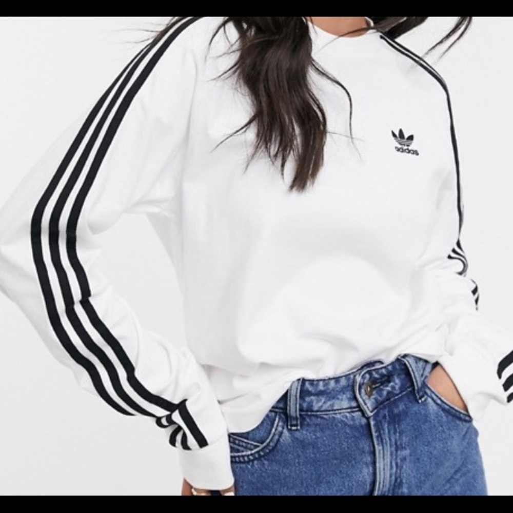 A women’s adidas long sleeve shirt! 🥰  Very cute!